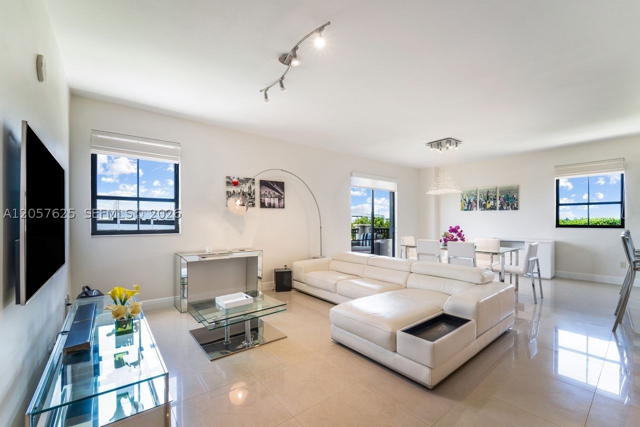 Real estate property located at 8395 73rd Ave #412, Miami-dade, Colonnade At Dadeland Sw, Miami, FL