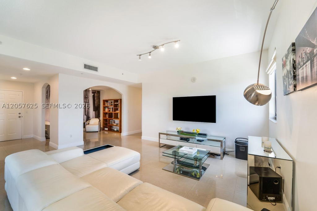Real estate property located at 8395 73rd Ave #412, Miami-dade, Colonnade At Dadeland Sw, Miami, FL
