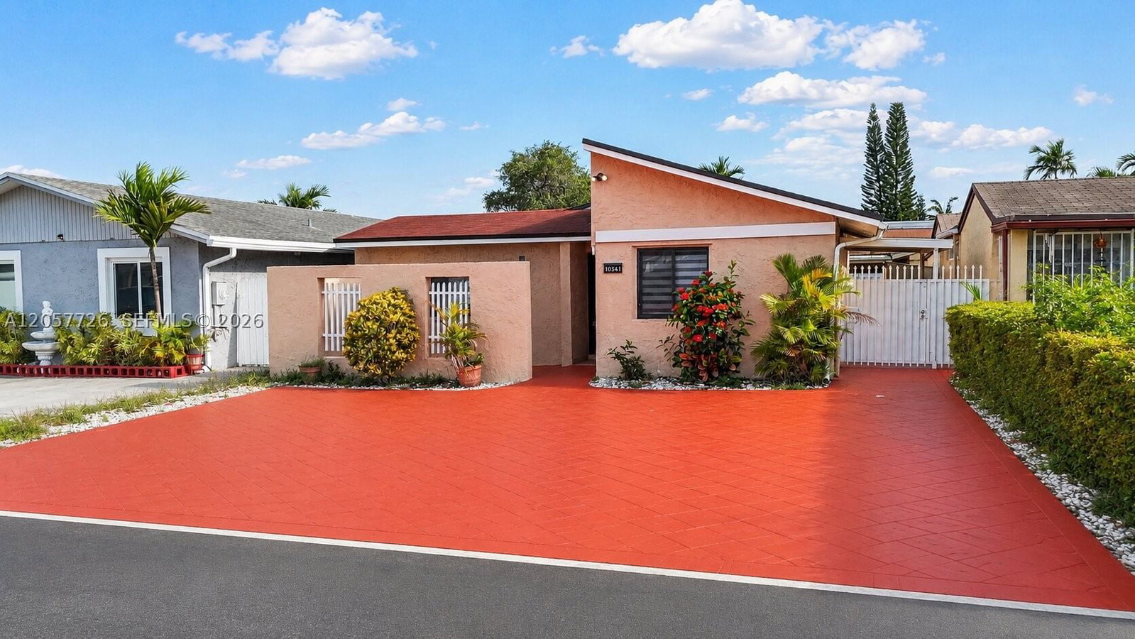 Real estate property located at 10541 21st Ln, Miami-dade, Les Chalets, Miami, FL