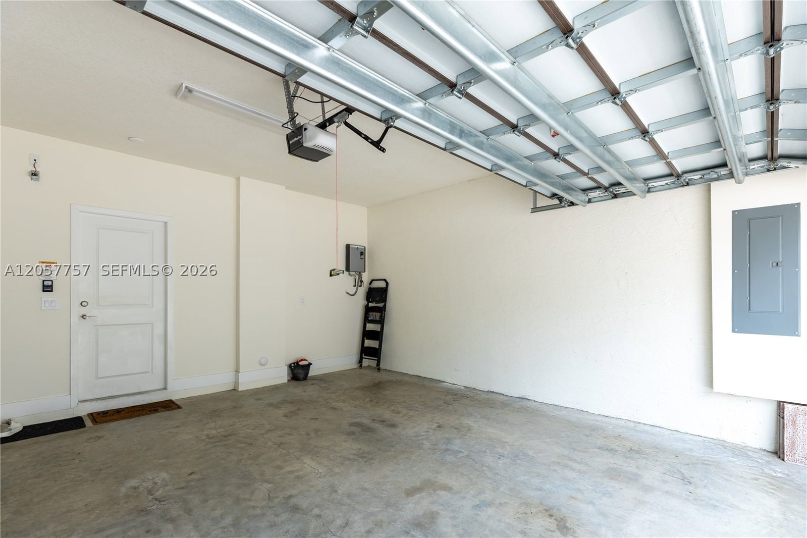 Real estate property located at 4623 83rd Pkwy, Miami-dade, Downtown Doral South Phas, Doral, FL