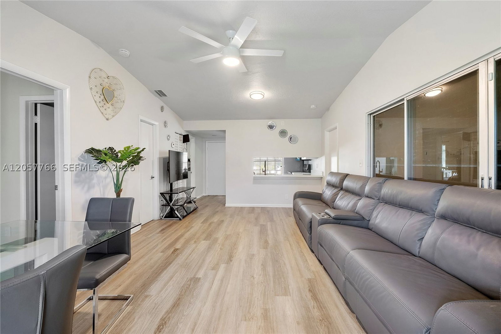 Real estate property located at 5550 Lakewood Cir S #B, Broward, Lakewood On The Green Sec, Margate, FL