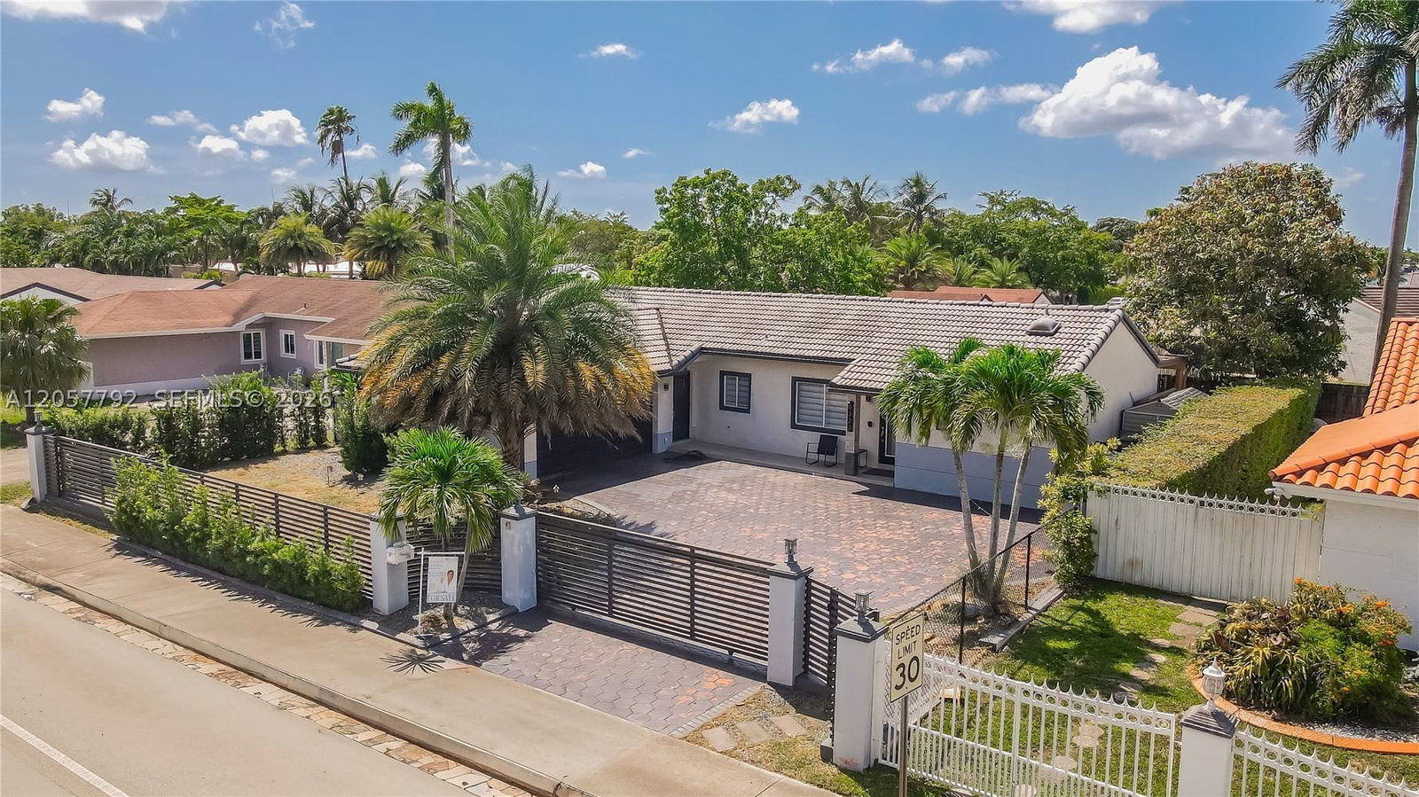 Real estate property located at 6320 199th St, Miami-dade, Country Lake Manors, Hialeah, FL