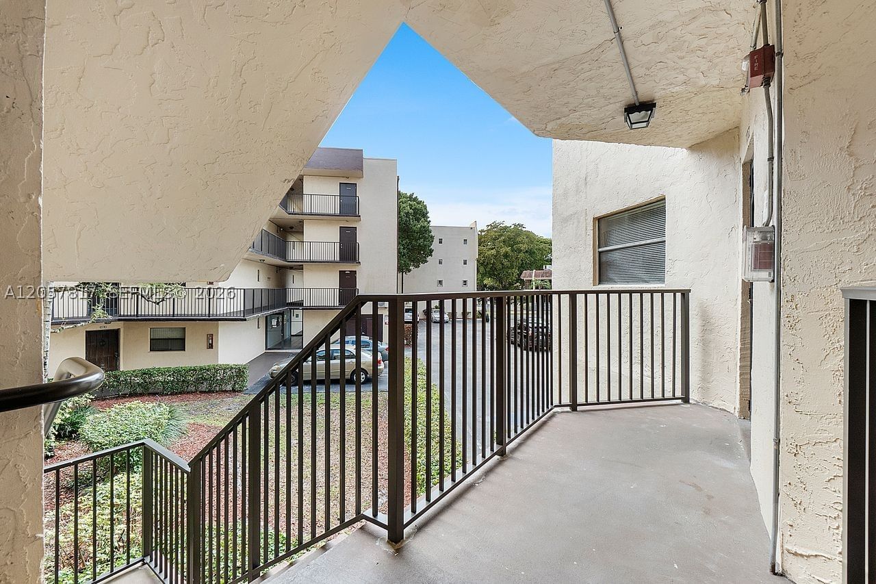 Real estate property located at 6655 Broward Blvd #200, Broward, Plantation Club D Condo, Plantation, FL