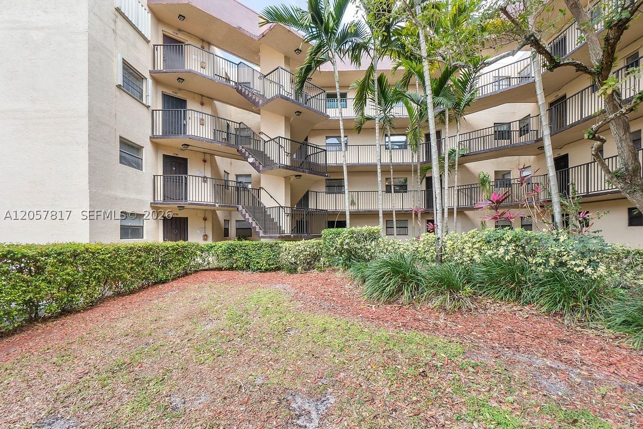 Real estate property located at 6655 Broward Blvd #200, Broward, Plantation Club D Condo, Plantation, FL