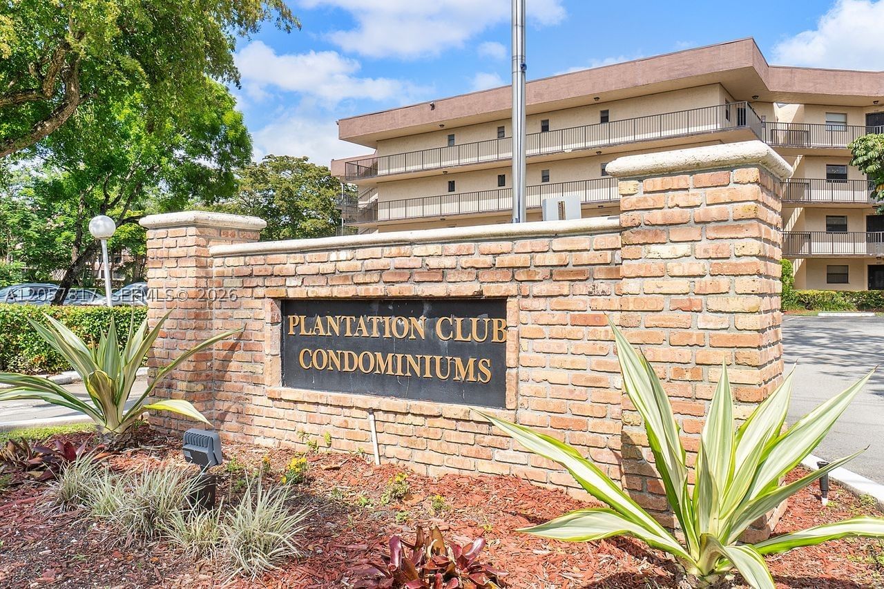 Real estate property located at 6655 Broward Blvd #200, Broward, Plantation Club D Condo, Plantation, FL