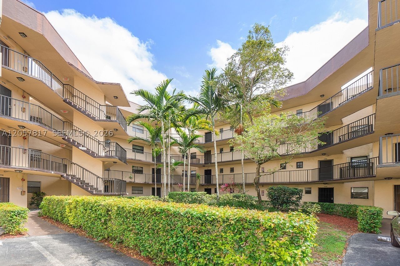 Real estate property located at 6655 Broward Blvd #200, Broward, Plantation Club D Condo, Plantation, FL
