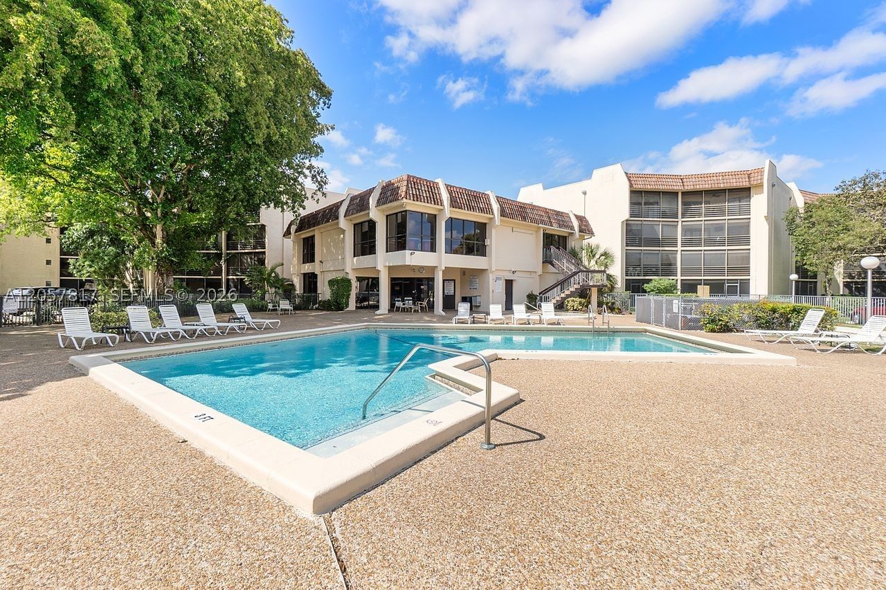 Real estate property located at 6655 Broward Blvd #200, Broward, Plantation Club D Condo, Plantation, FL