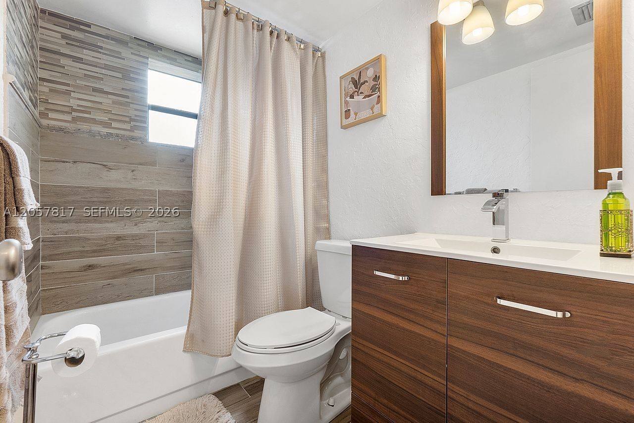 Real estate property located at 6655 Broward Blvd #200, Broward, Plantation Club D Condo, Plantation, FL