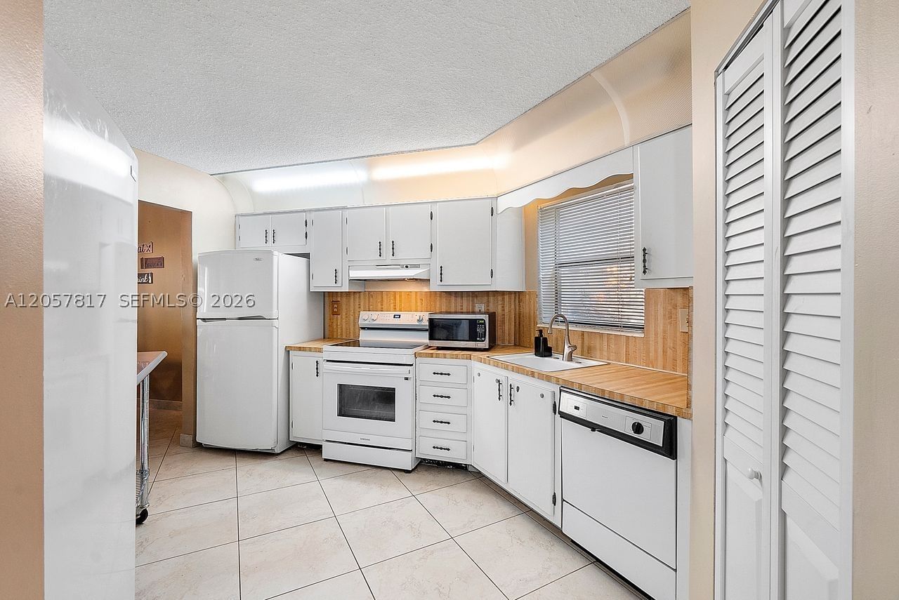 Real estate property located at 6655 Broward Blvd #200, Broward, Plantation Club D Condo, Plantation, FL