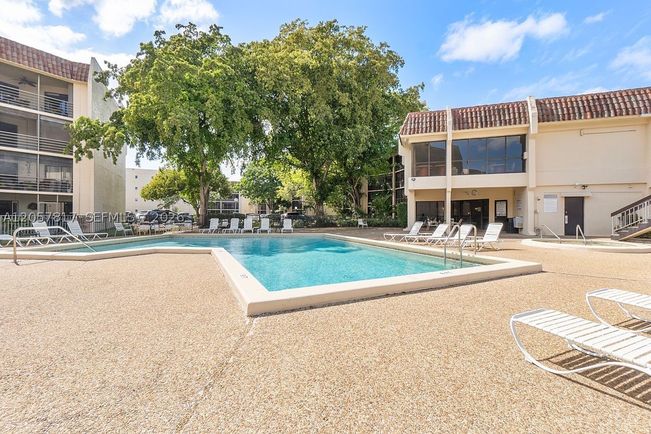 Real estate property located at 6655 Broward Blvd #200, Broward, Plantation Club D Condo, Plantation, FL