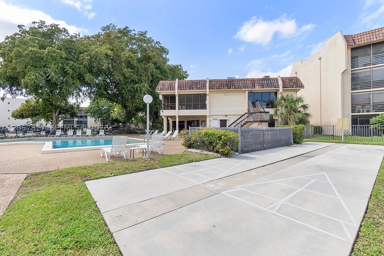 Real estate property located at 6655 Broward Blvd #200, Broward, Plantation Club D Condo, Plantation, FL