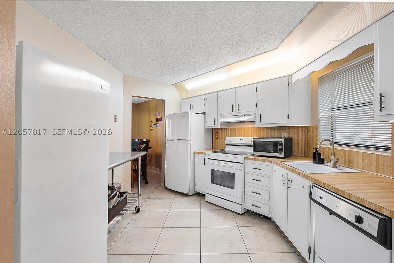 Real estate property located at 6655 Broward Blvd #200, Broward, Plantation Club D Condo, Plantation, FL