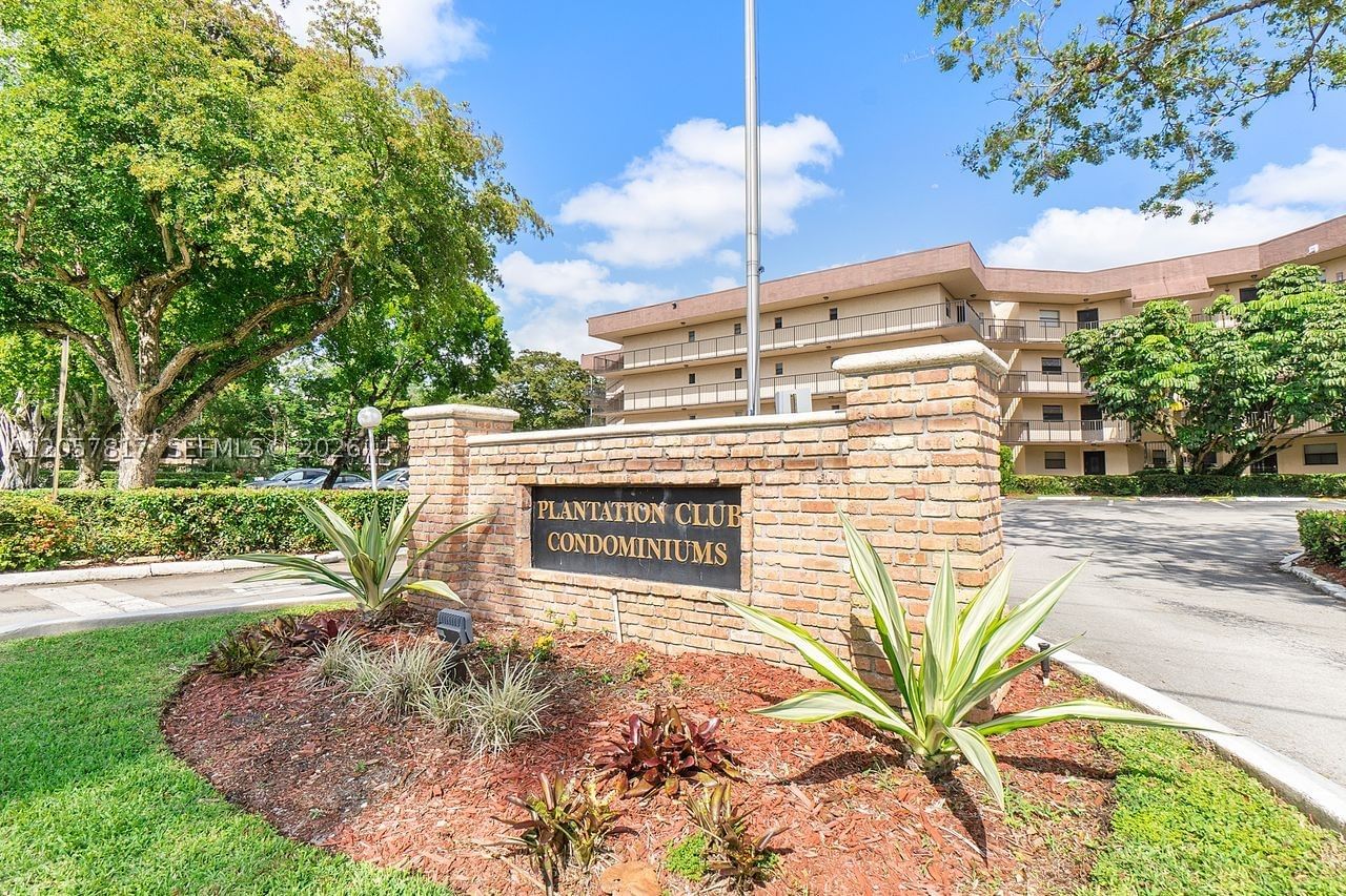Real estate property located at 6655 Broward Blvd #200, Broward, Plantation Club D Condo, Plantation, FL