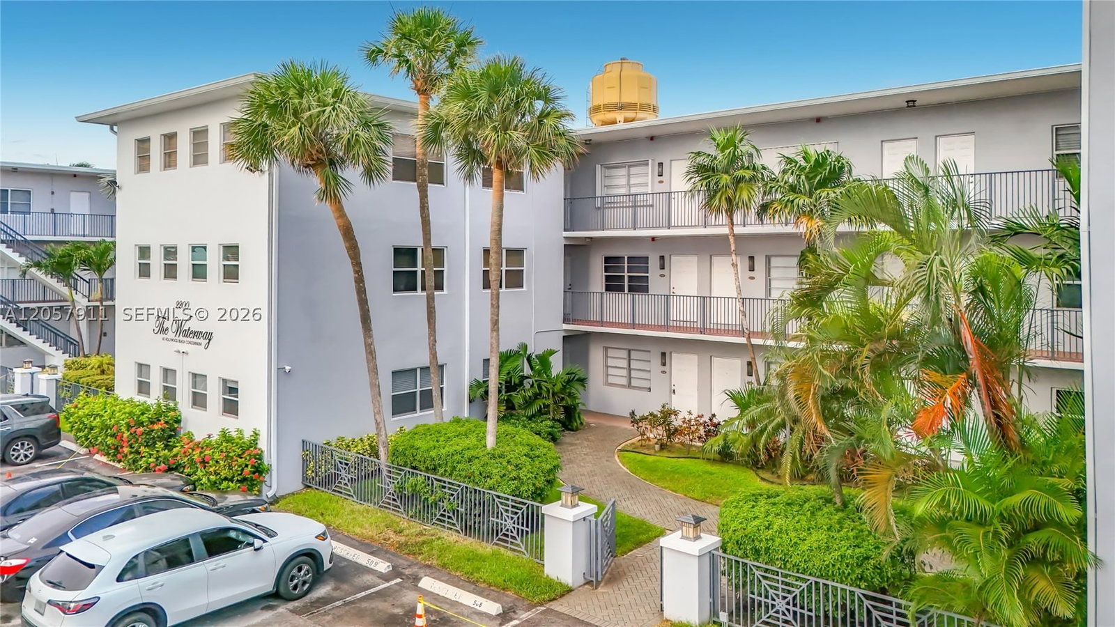 Real estate property located at 2200 Ocean Dr N114, Broward, Waterway @ Hollywood Beac, Hollywood, FL