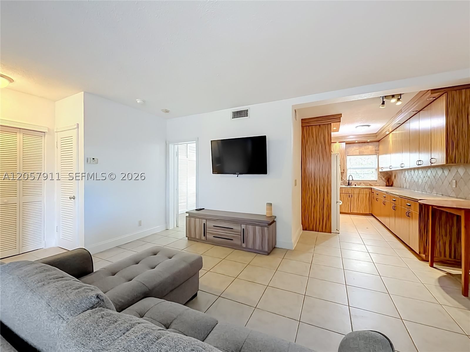 Real estate property located at 2200 Ocean Dr N114, Broward, Waterway @ Hollywood Beac, Hollywood, FL