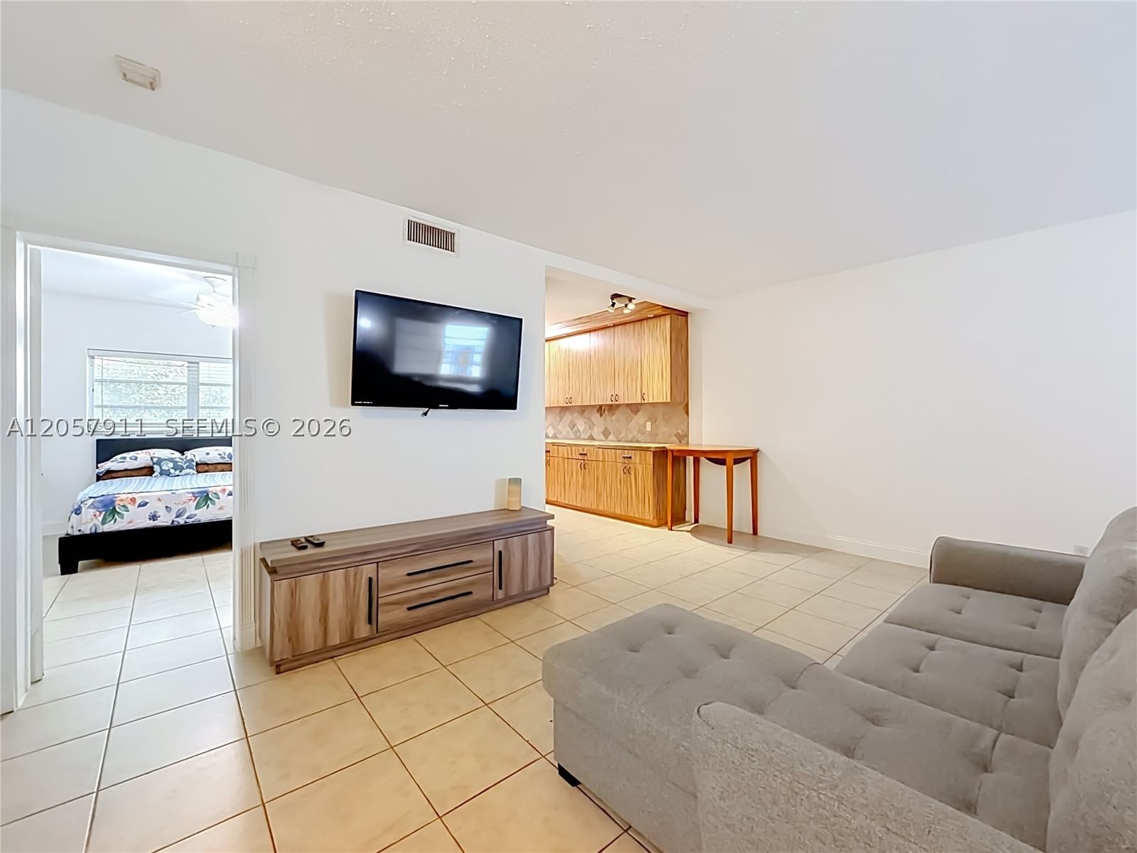 Real estate property located at 2200 Ocean Dr N114, Broward, Waterway @ Hollywood Beac, Hollywood, FL