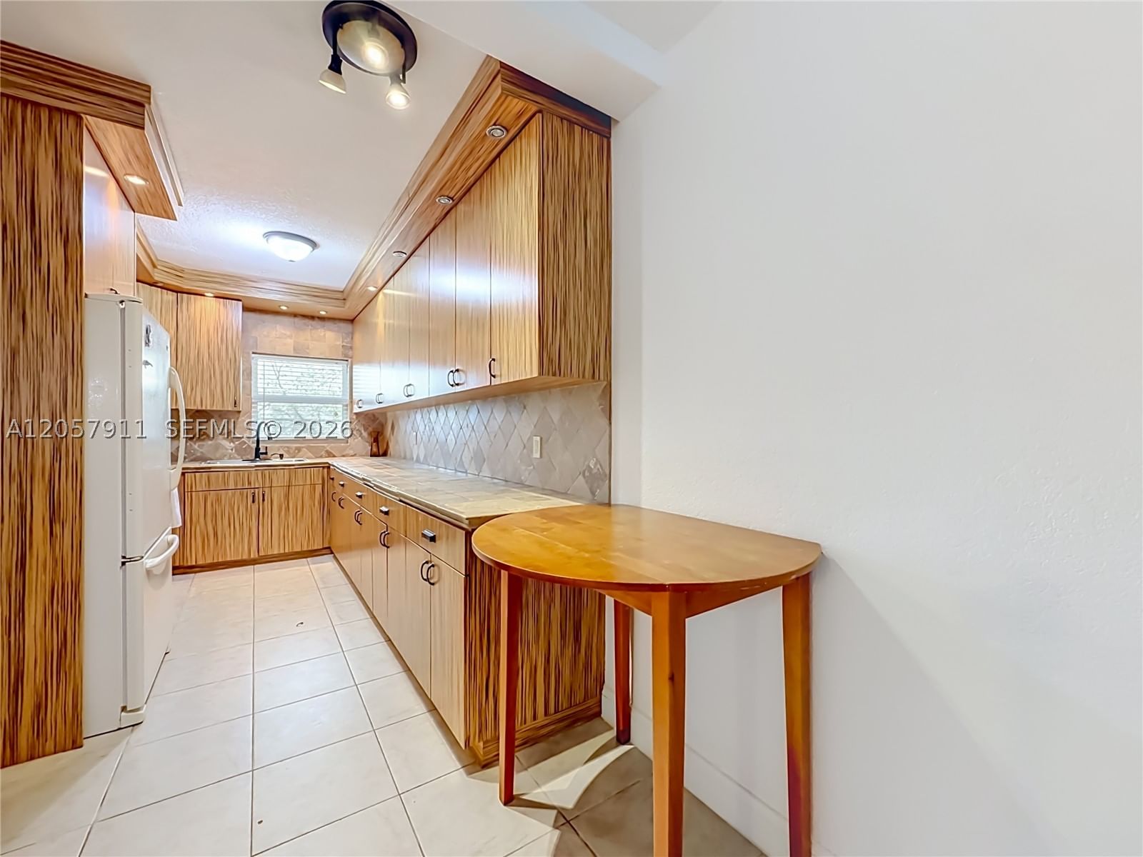 Real estate property located at 2200 Ocean Dr N114, Broward, Waterway @ Hollywood Beac, Hollywood, FL