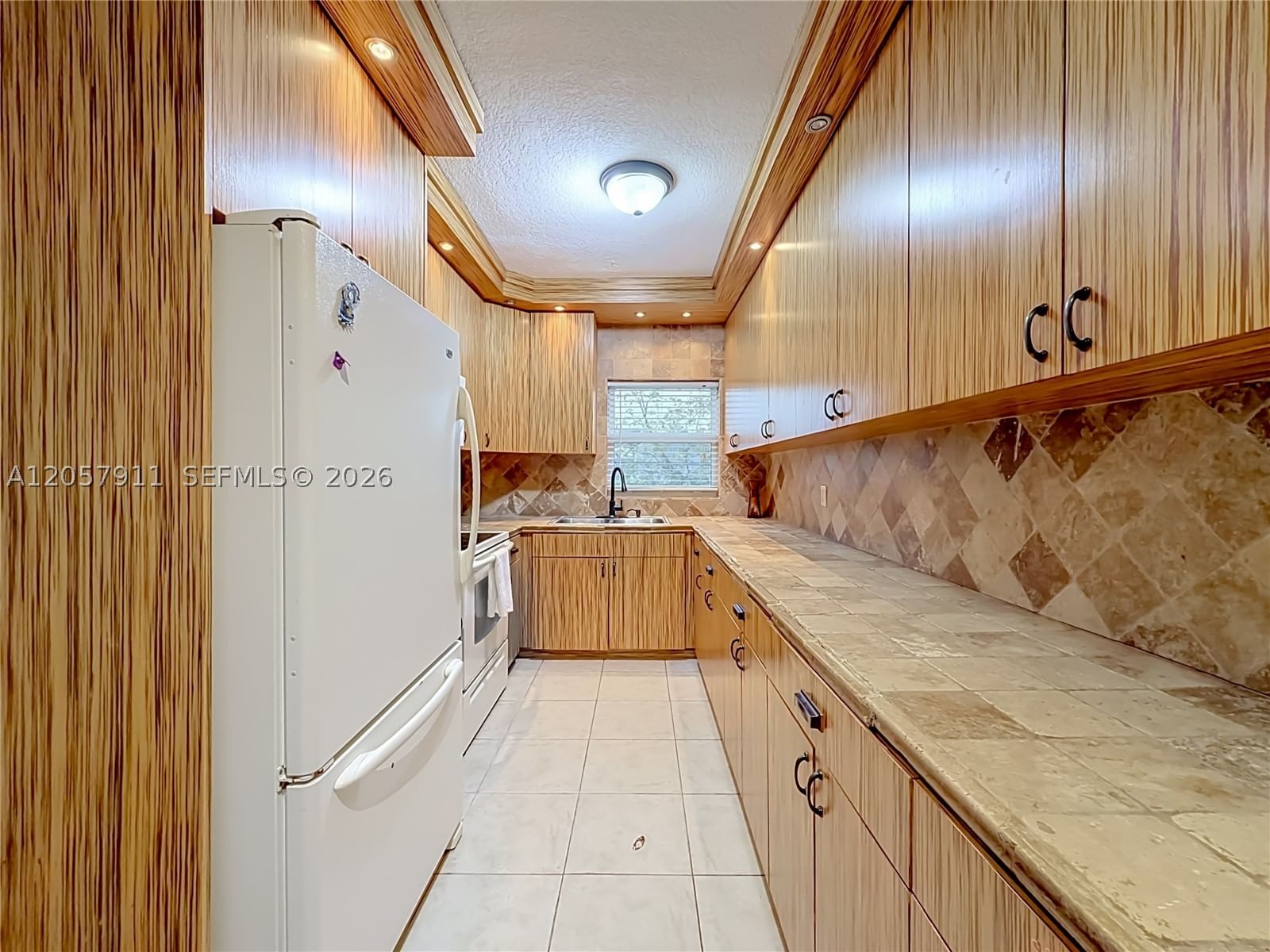 Real estate property located at 2200 Ocean Dr N114, Broward, Waterway @ Hollywood Beac, Hollywood, FL