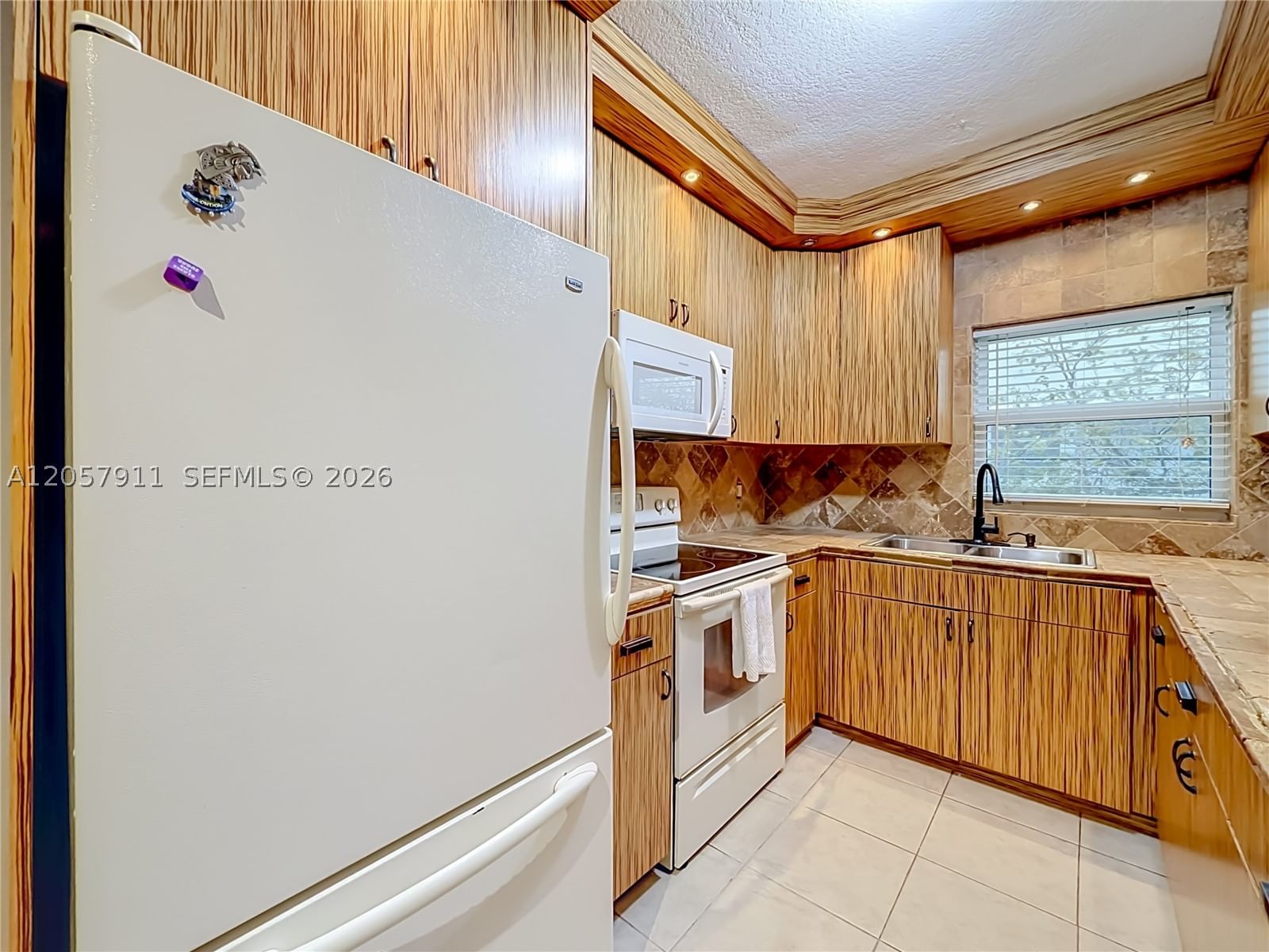 Real estate property located at 2200 Ocean Dr N114, Broward, Waterway @ Hollywood Beac, Hollywood, FL