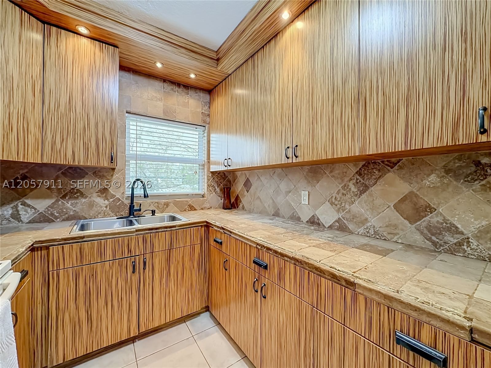 Real estate property located at 2200 Ocean Dr N114, Broward, Waterway @ Hollywood Beac, Hollywood, FL