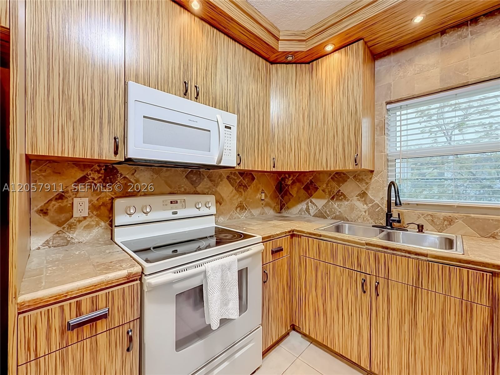 Real estate property located at 2200 Ocean Dr N114, Broward, Waterway @ Hollywood Beac, Hollywood, FL