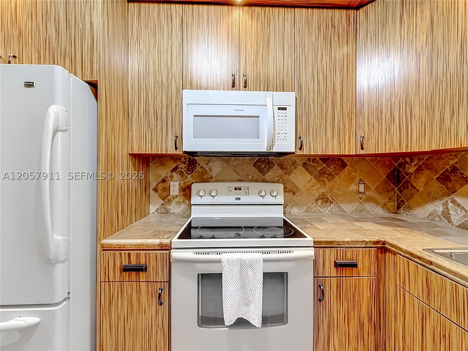 Real estate property located at 2200 Ocean Dr N114, Broward, Waterway @ Hollywood Beac, Hollywood, FL