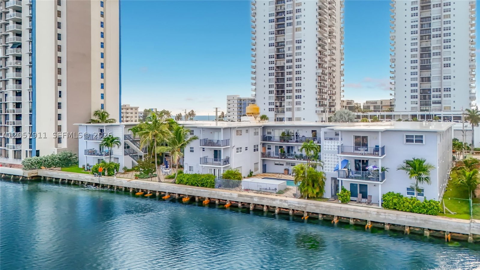Real estate property located at 2200 Ocean Dr N114, Broward, Waterway @ Hollywood Beac, Hollywood, FL