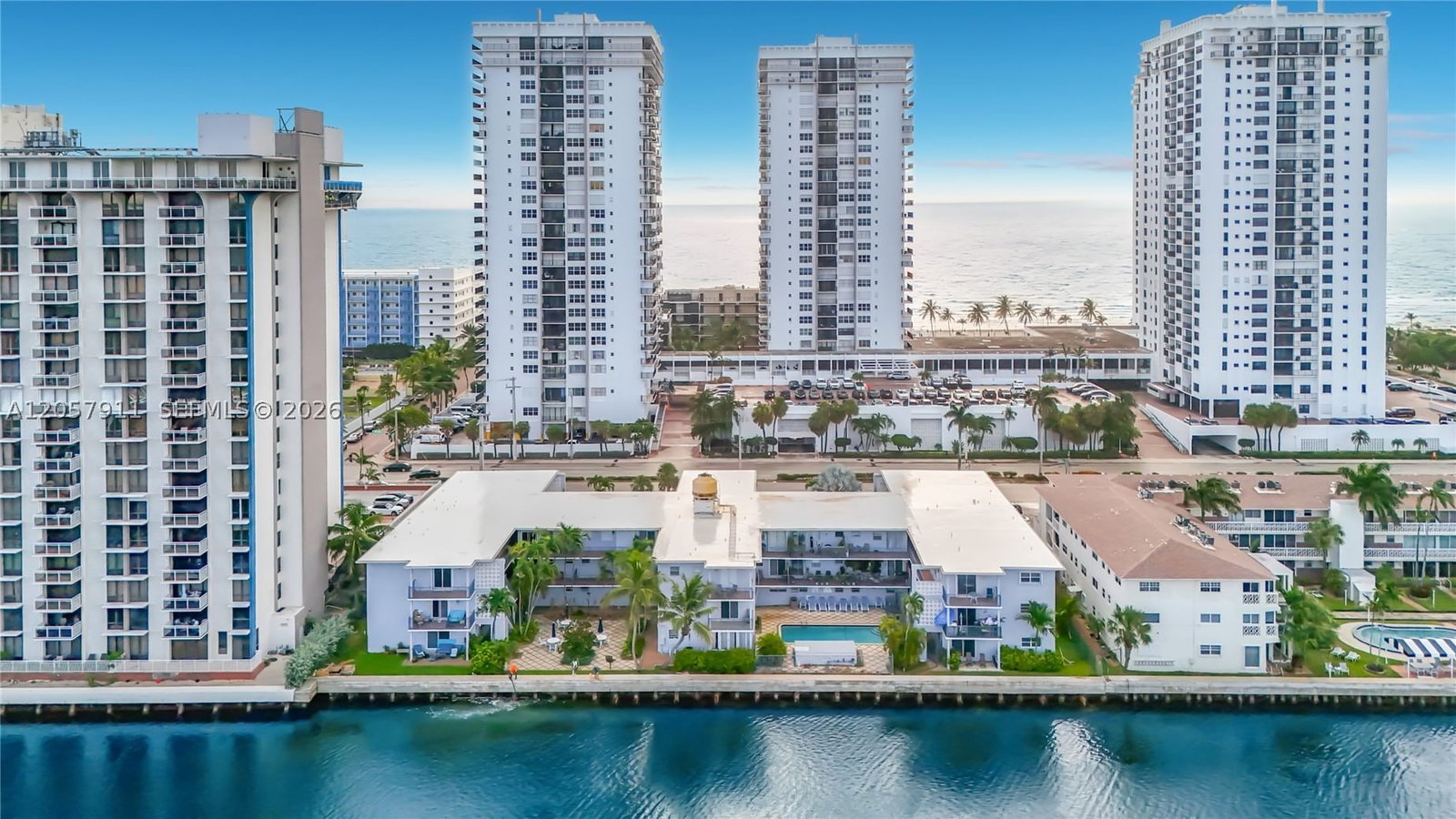 Real estate property located at 2200 Ocean Dr N114, Broward, Waterway @ Hollywood Beac, Hollywood, FL
