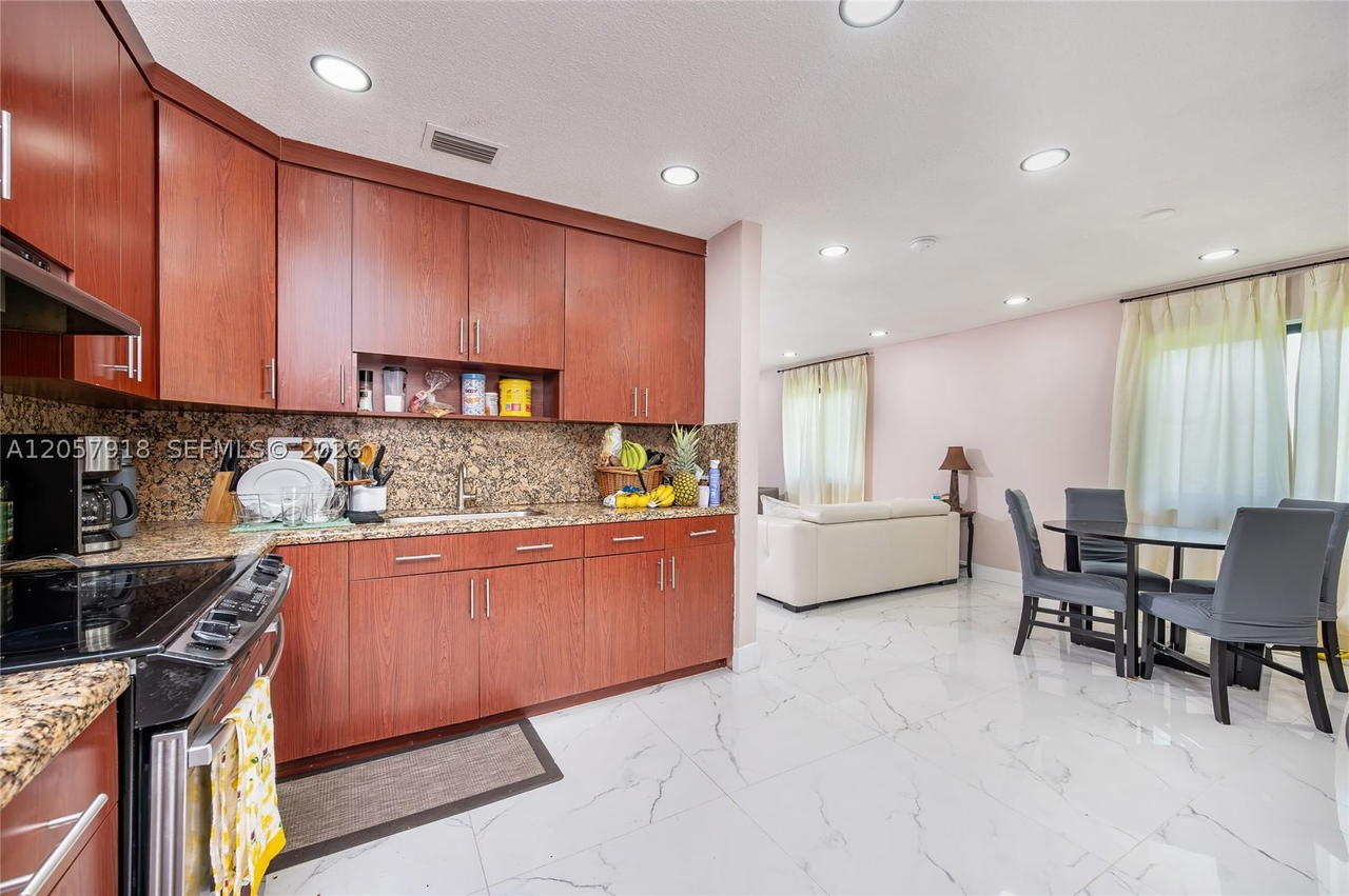 Real estate property located at 3000 13th st, Miami-dade, Debbie, Miami, FL