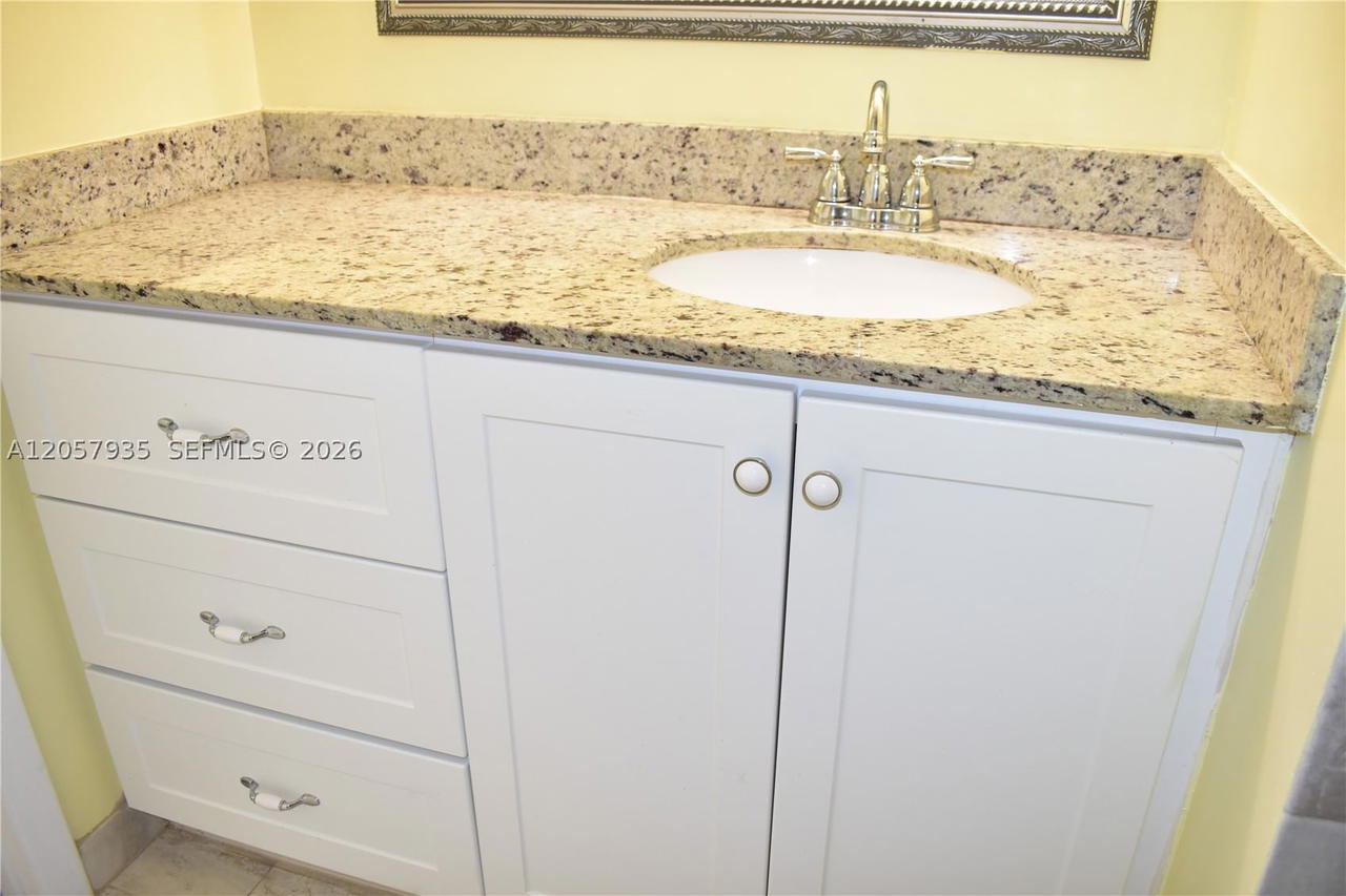 Real estate property located at 8901 Sunrise Lakes Blvd #211, Broward, Sunrise Lakes 82 Condo, Sunrise, FL