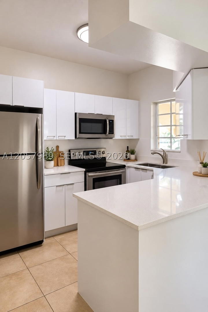 Real estate property located at 18340 68th Ave A, Miami-dade, La Hacienda Country Club, Hialeah, FL