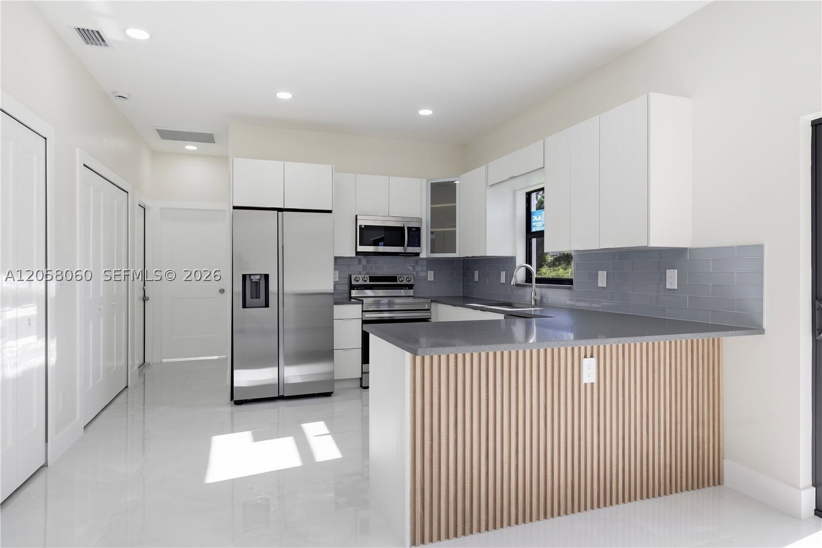 Real estate property located at 707 BAHAMA AVE S, Lee, Lee County Unincorporated, Lehigh Acres, FL