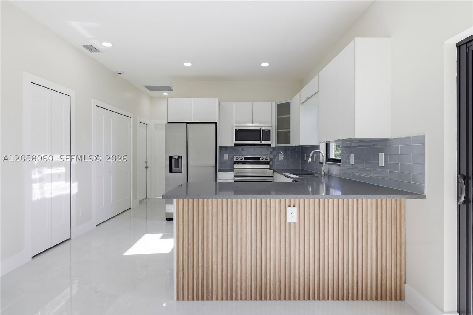 Real estate property located at 707 BAHAMA AVE S, Lee, Lee County Unincorporated, Lehigh Acres, FL