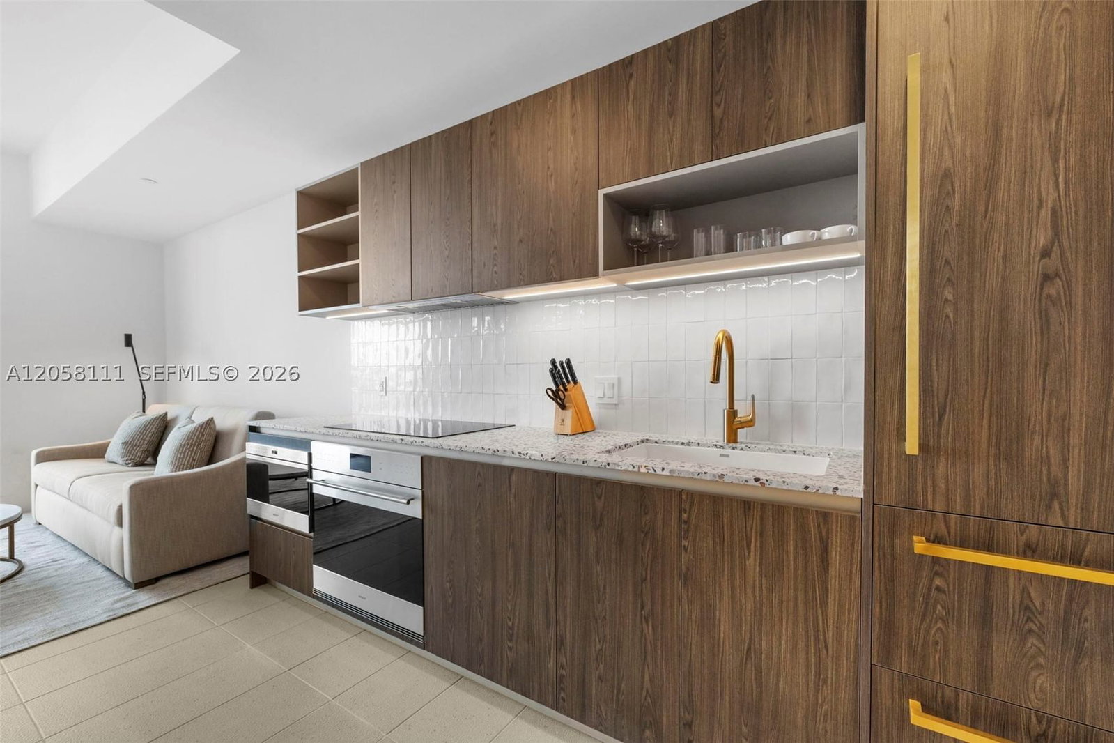 Real estate property located at 159 6th St #5008, Miami-dade, Gale Miami Hotel & Residen, Miami, FL