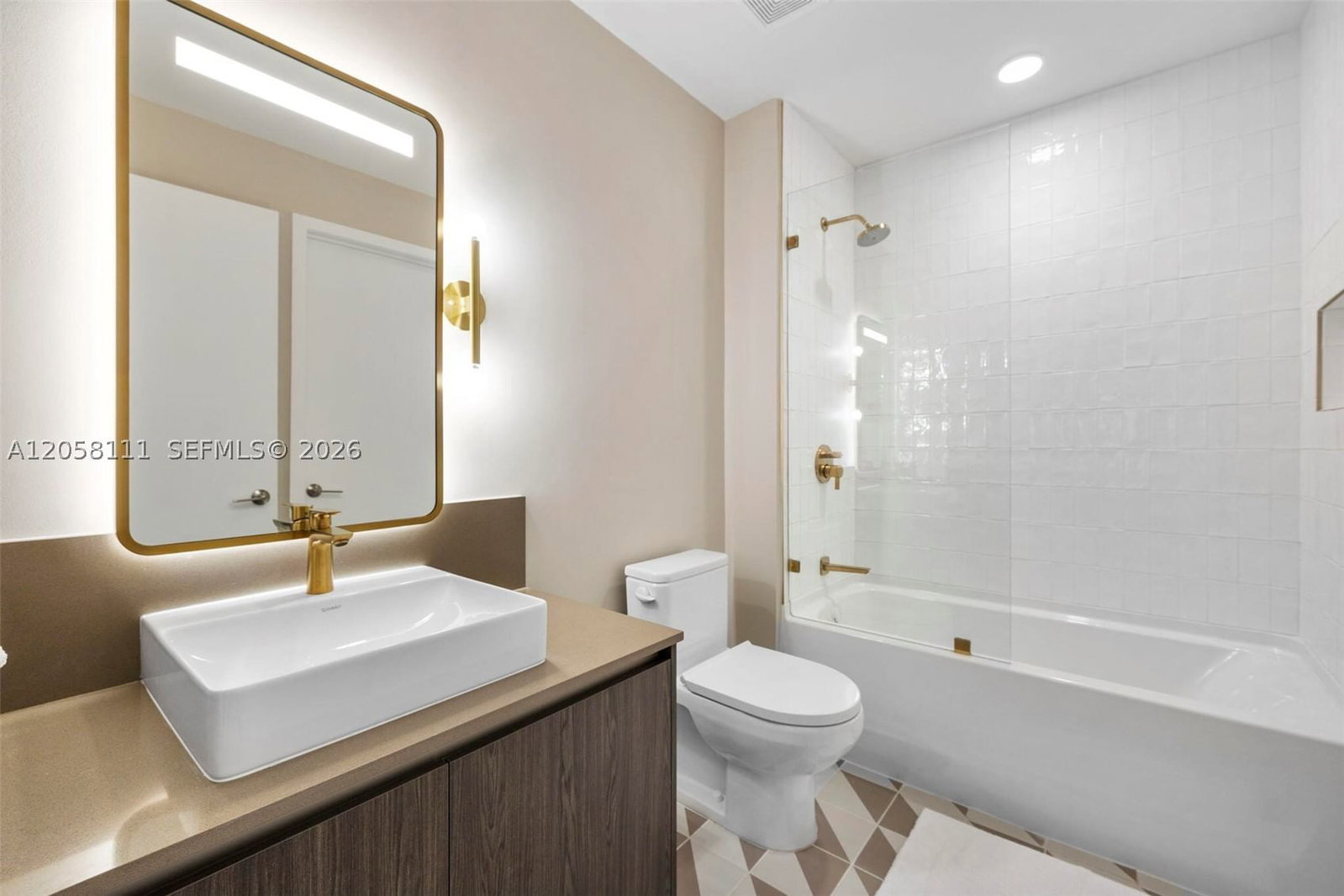 Real estate property located at 159 6th St #5008, Miami-dade, Gale Miami Hotel & Residen, Miami, FL