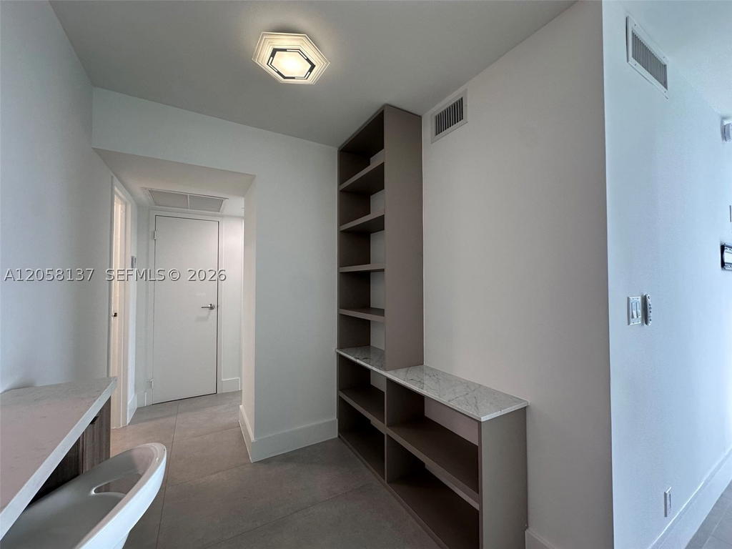 Real estate property located at 100 Bayview Dr #317, Miami-dade, Arlen House East Condo, Sunny Isles Beach, FL