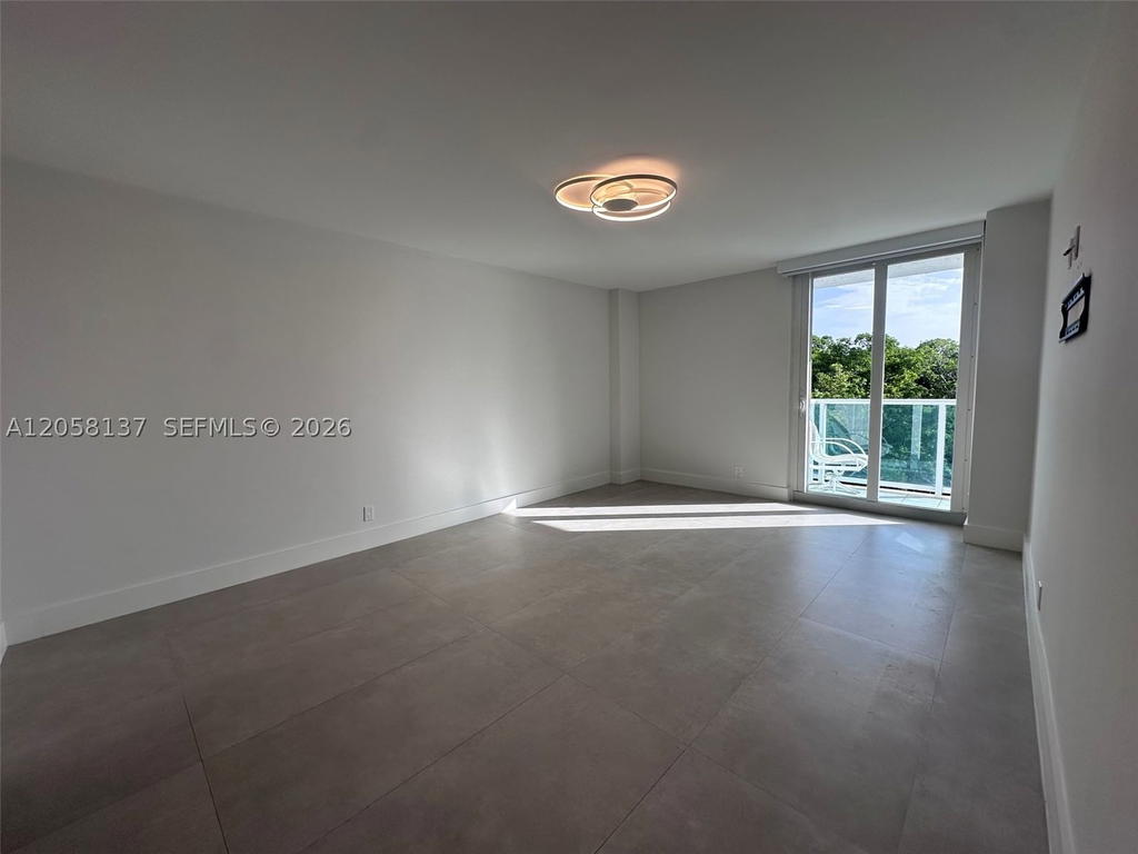 Real estate property located at 100 Bayview Dr #317, Miami-dade, Arlen House East Condo, Sunny Isles Beach, FL