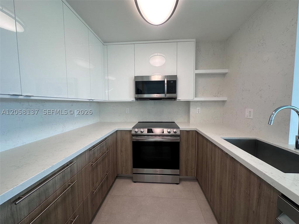 Real estate property located at 100 Bayview Dr #317, Miami-dade, Arlen House East Condo, Sunny Isles Beach, FL