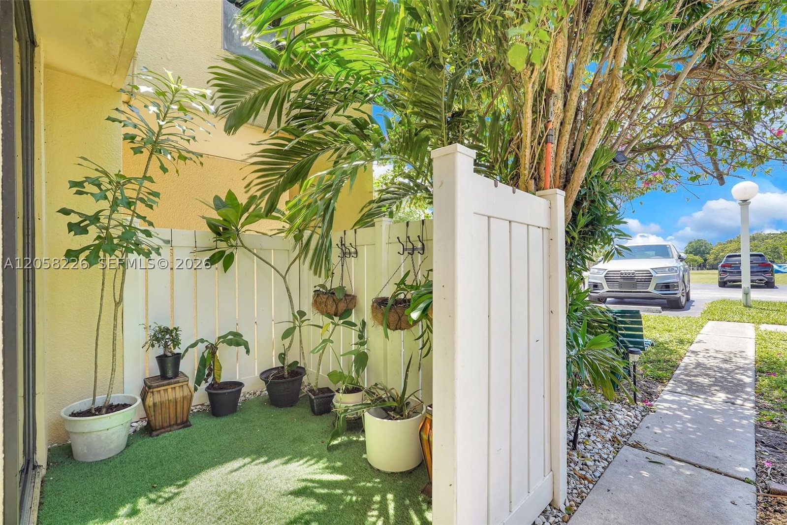 Real estate property located at 2811 87th Ter #1201, Broward, Harvest Section Four Cond, Davie, FL