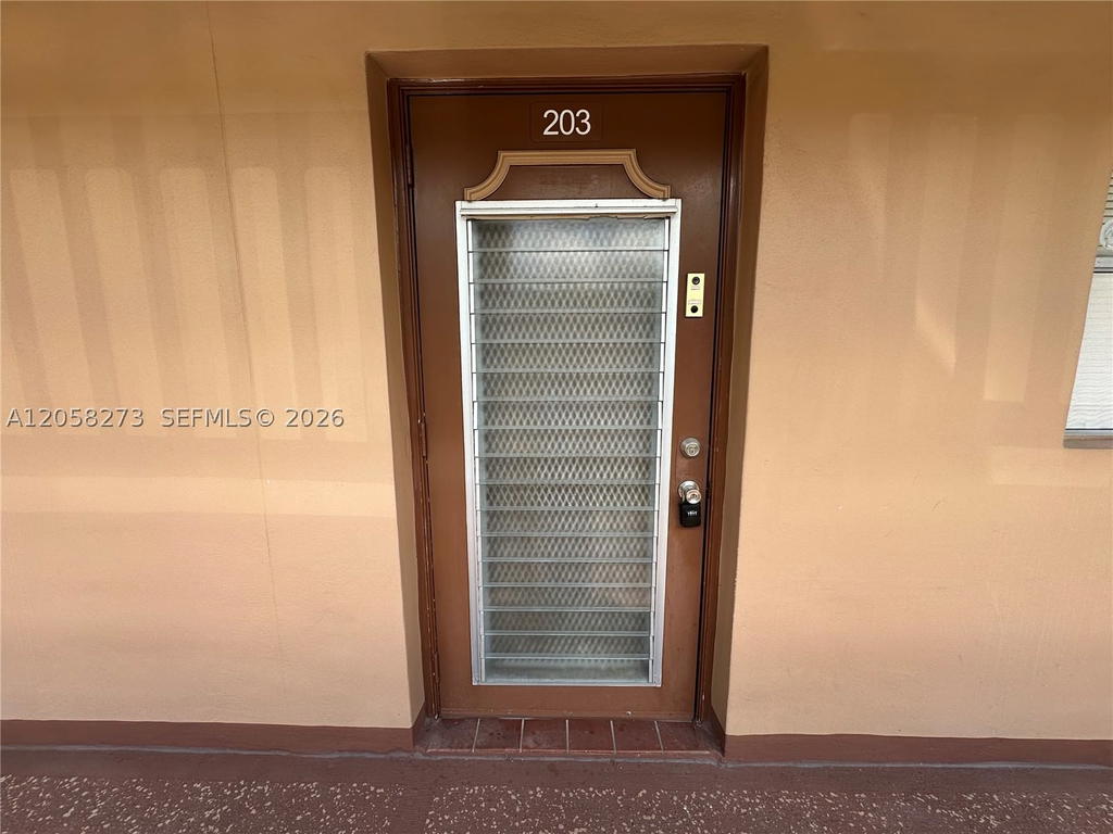 Real estate property located at 9801 Sunrise Lakes Blvd #203, Broward, Sunrise Lakes 151 Condo, Sunrise, FL
