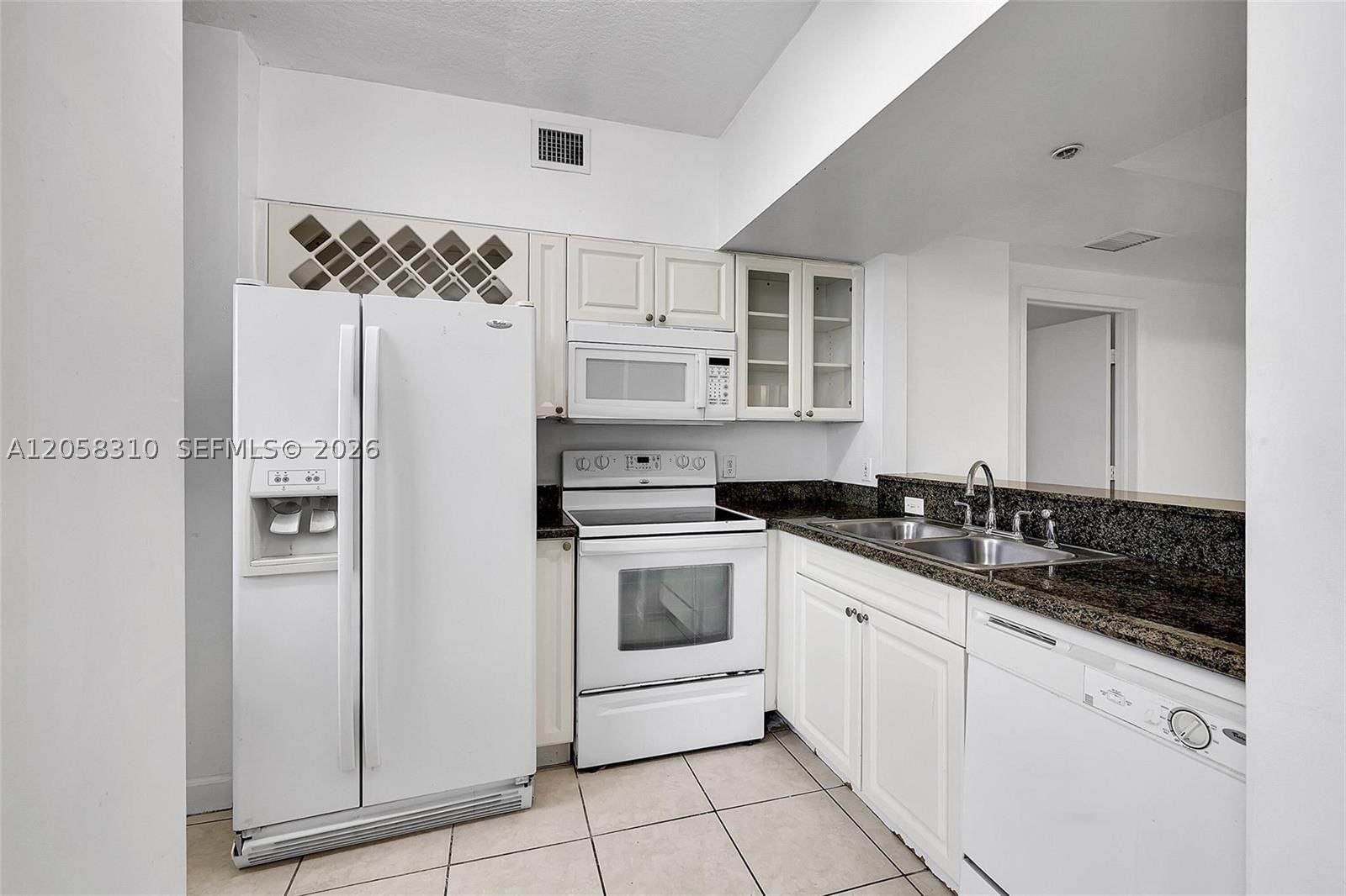 Real estate property located at 1 Glen Royal Pkwy #1010, Miami-dade, Altos De Miami Condo, Miami, FL
