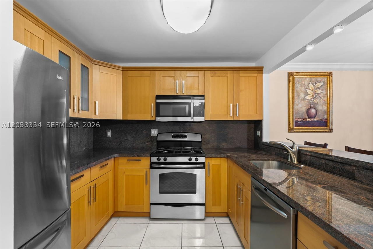 Real estate property located at 2030 Ocean Dr #1701, Broward, Parker Plaza Condo Estate, Hallandale Beach, FL
