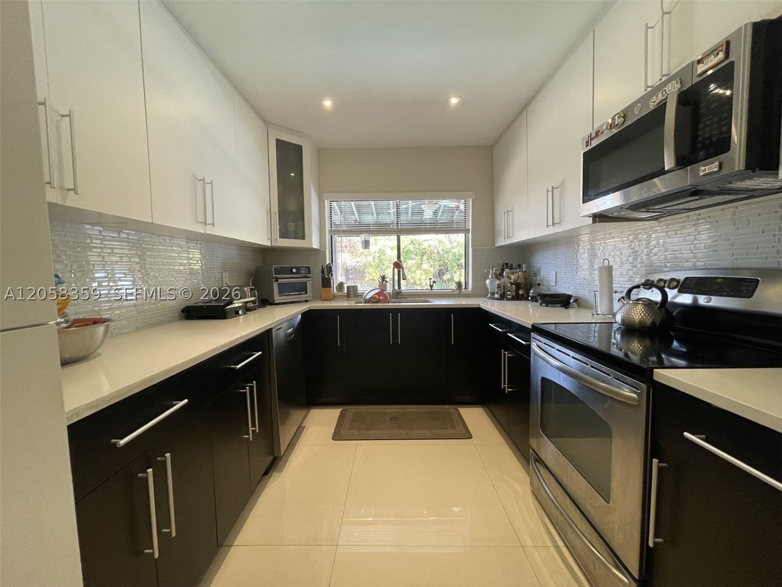 Real estate property located at 1066 202nd Ln, Miami-dade, Sky Lake Villas - Californ, Miami, FL