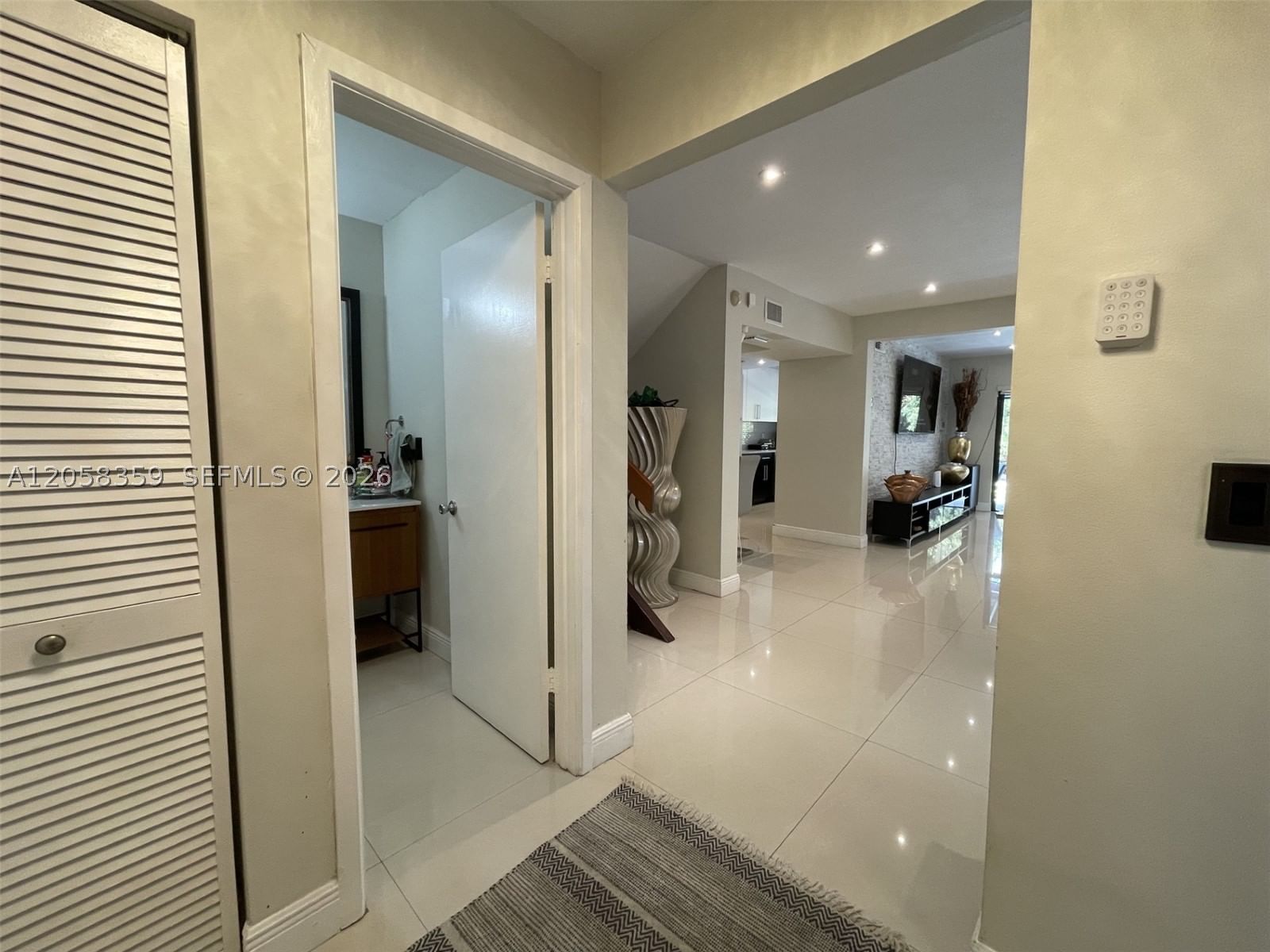 Real estate property located at 1066 202nd Ln, Miami-dade, Sky Lake Villas - Californ, Miami, FL