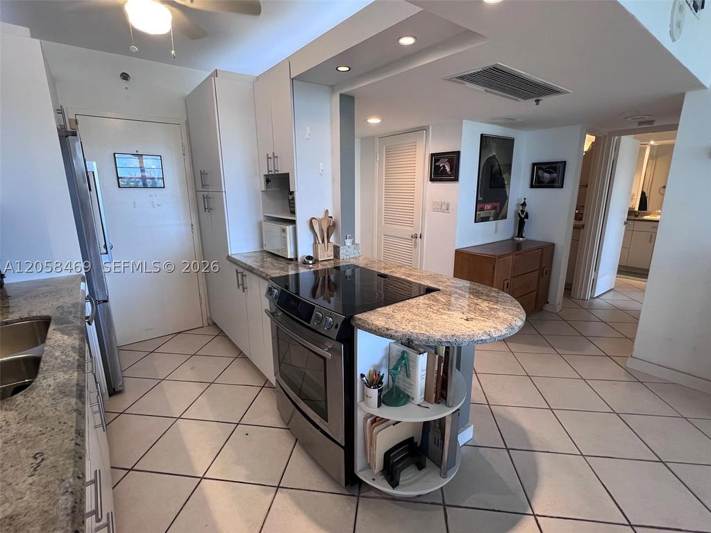 Real estate property located at 100 Lincoln Rd #542, Miami-dade, The Decoplage Condo, Miami Beach, FL