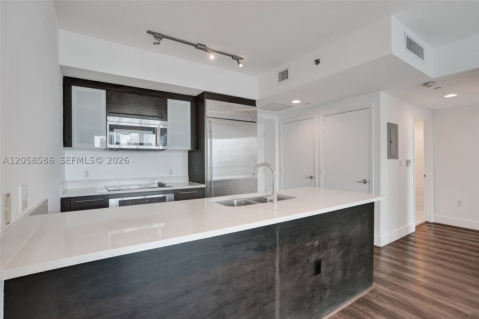 Real estate property located at 55 6th St #3604, Miami-dade, 500 Brickell West Condo, Miami, FL