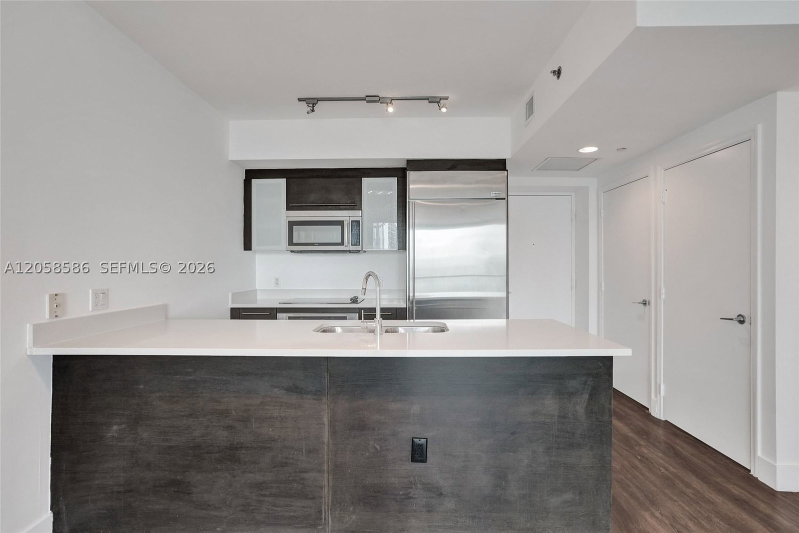 Real estate property located at 55 6th St #3604, Miami-dade, 500 Brickell West Condo, Miami, FL