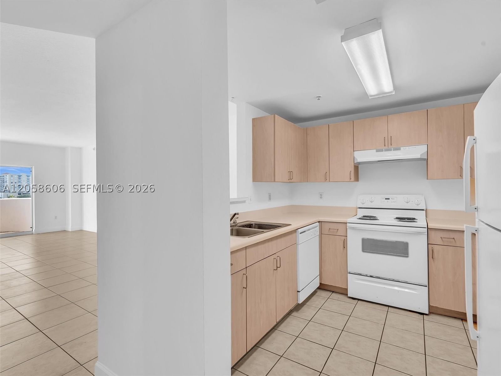 Real estate property located at 50 Menores Ave #518, Miami-dade, Douglas Grand Condo, Coral Gables, FL