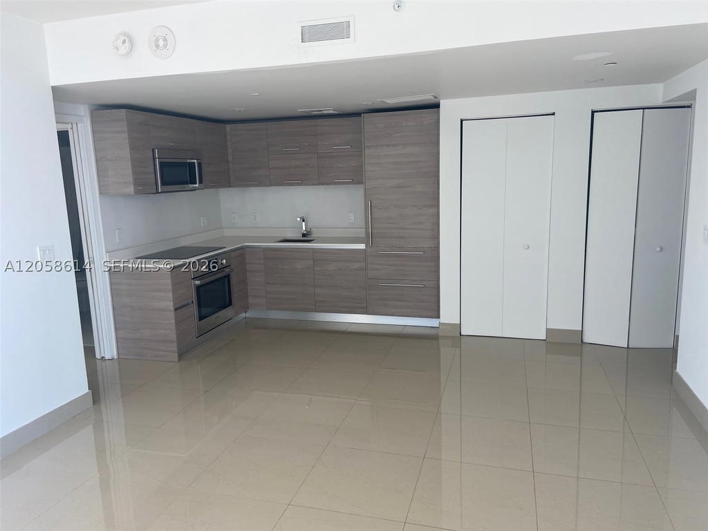 Real estate property located at 1300 Miami Ave #2207, Miami-dade, 1300 S Miami Avenue Condo, Miami, FL
