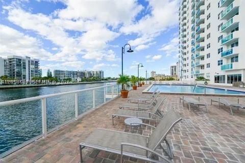 Real estate property located at 3000 Ocean Dr #518, Broward, Residences On Hollywood B, Hollywood, FL
